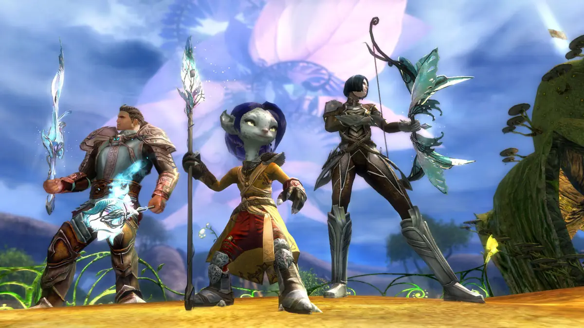 Guild Wars 2 — trójka postaci graczy: wojownik z tarczą, mag z laską i łuczniczka na tle rozświetlonego nieba