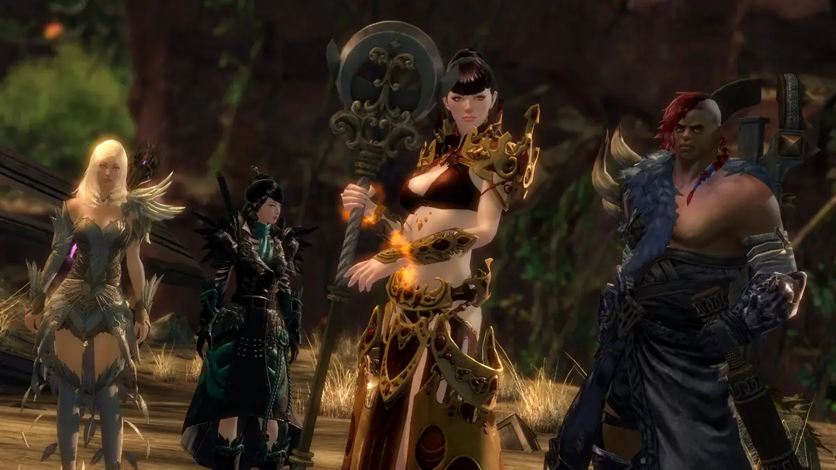 Guild Wars 2 — czterech bohaterów w zdobnych zbrojach pozuje na tle złotych ornamentów wnętrza